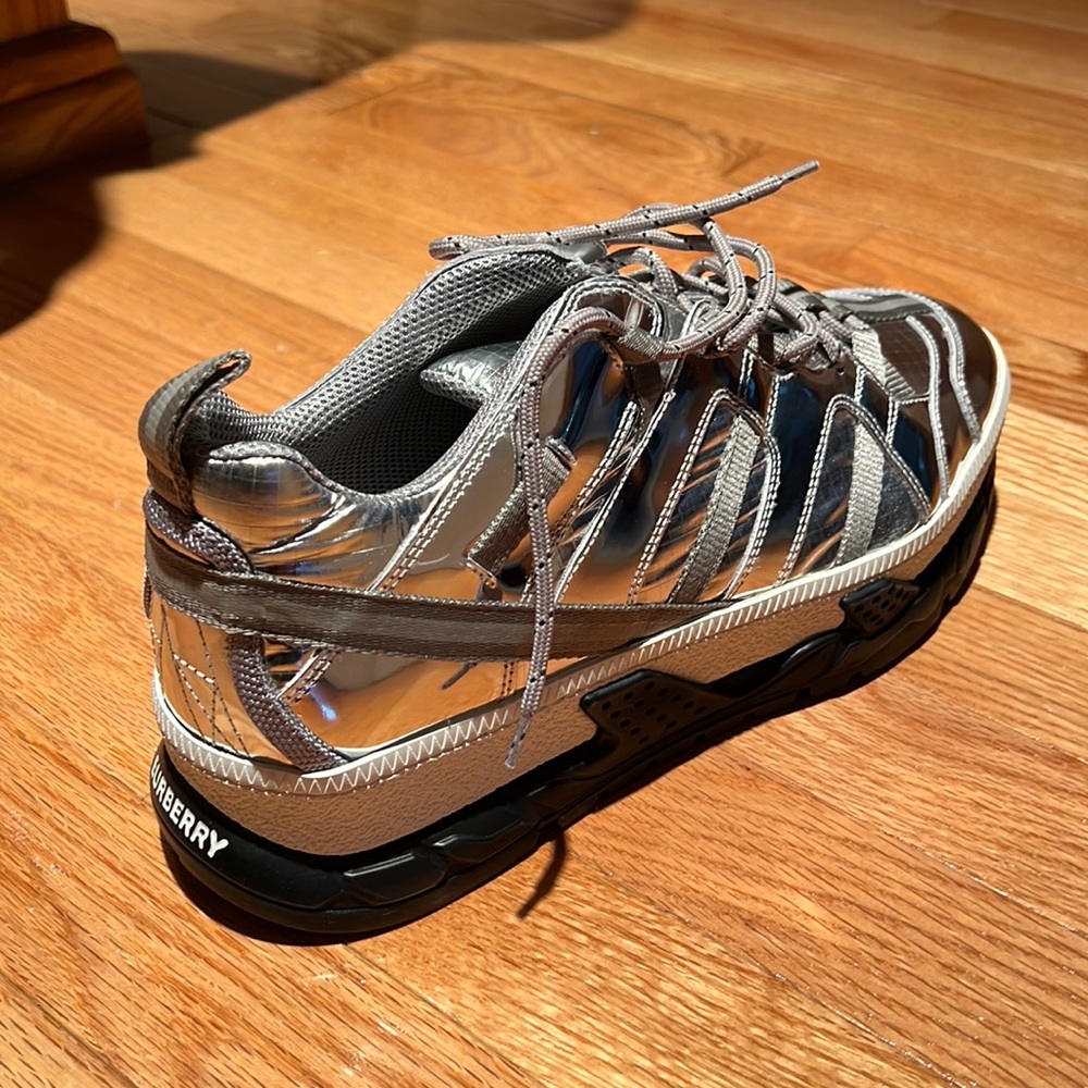 Burberry low top Metallic Sneaker, size 44